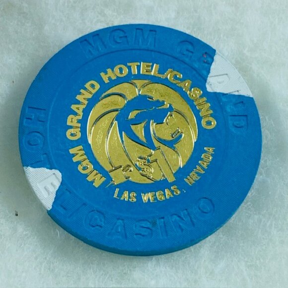 MGM GRAND Casino Chip Las Vegas $1 Lucky Gift Charm Coin Card Protector Gamble 1 - Picture 3 of 4